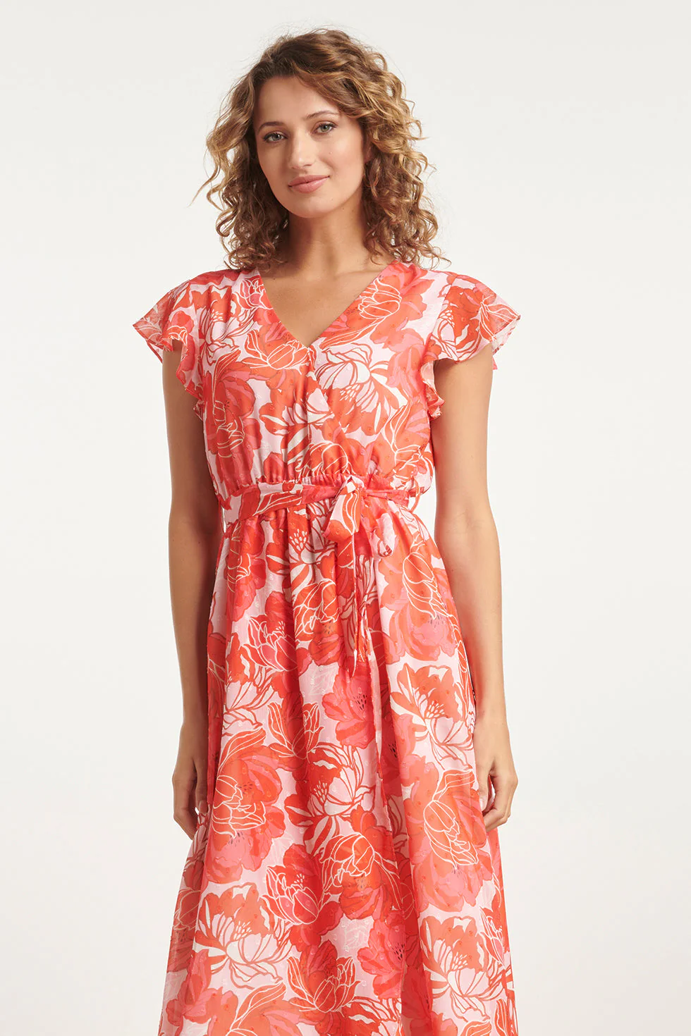 24008 Bloemenpracht Chiffon Jurk Met Ruchesceintuur | Pink - Red - Image 4