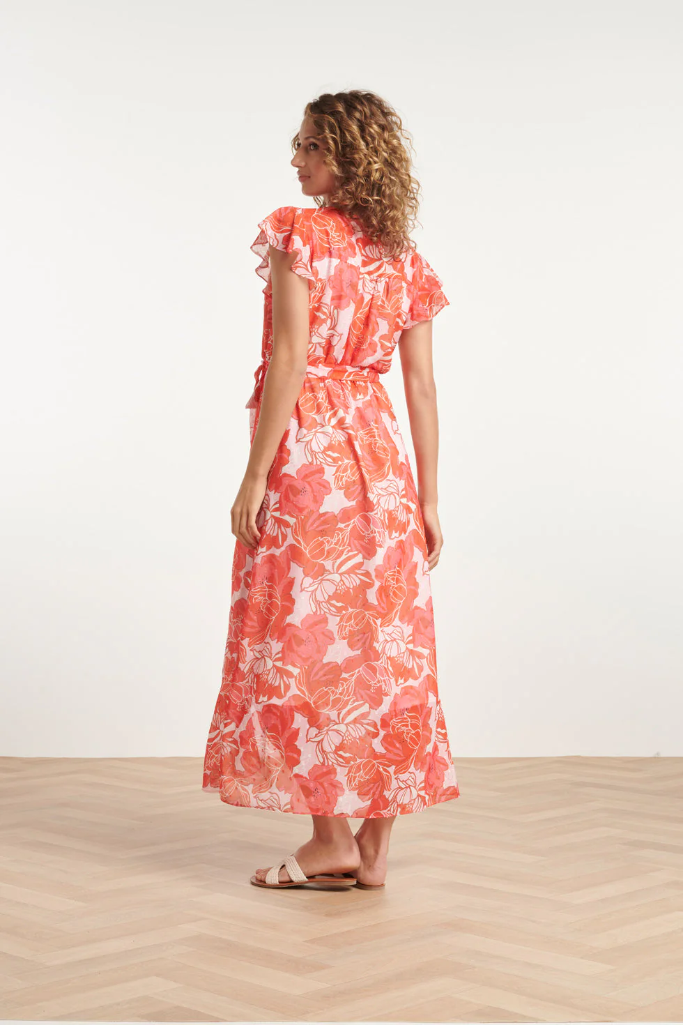 24008 Bloemenpracht Chiffon Jurk Met Ruchesceintuur | Pink - Red - Image 5