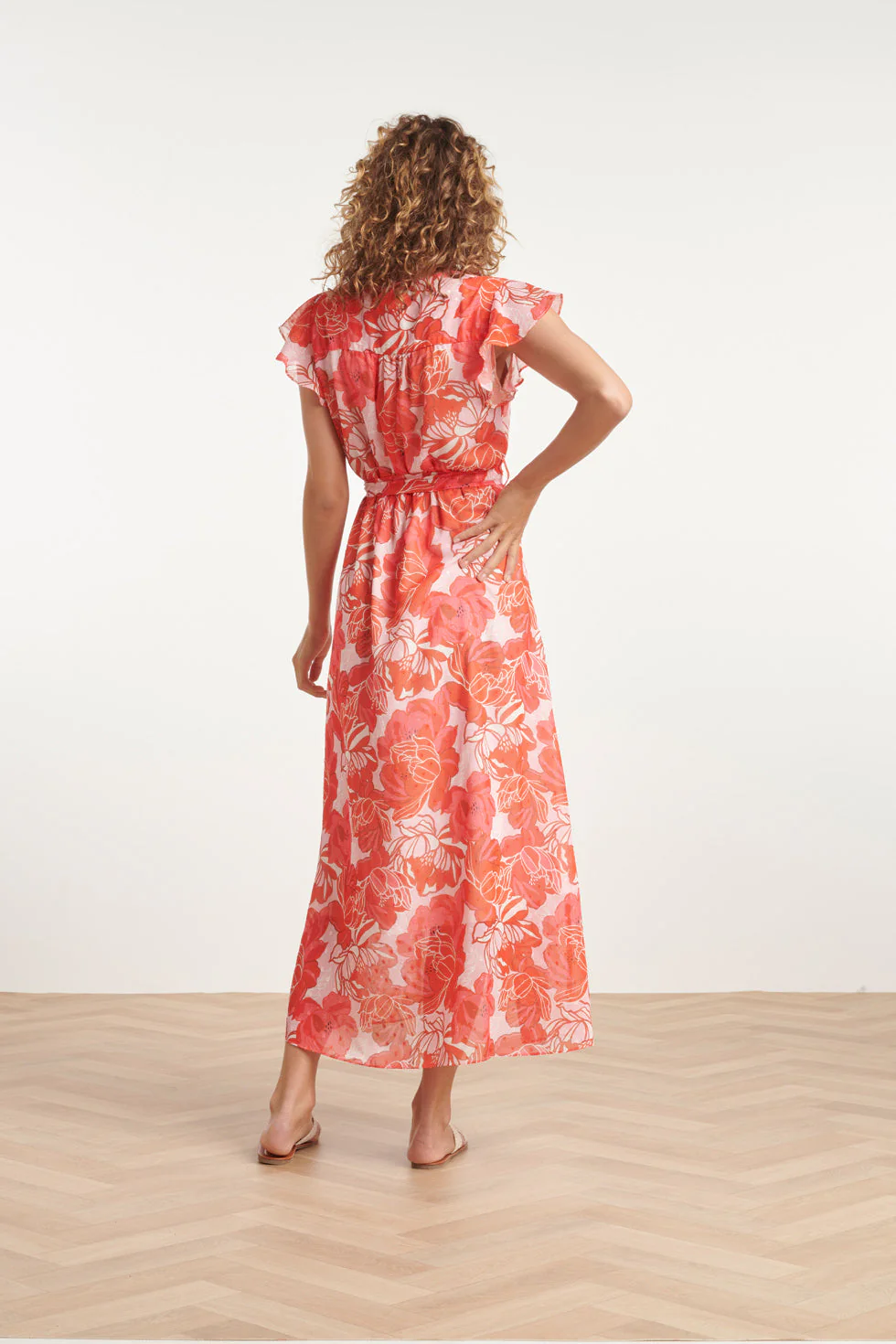 24008 Bloemenpracht Chiffon Jurk Met Ruchesceintuur | Pink - Red - Image 6