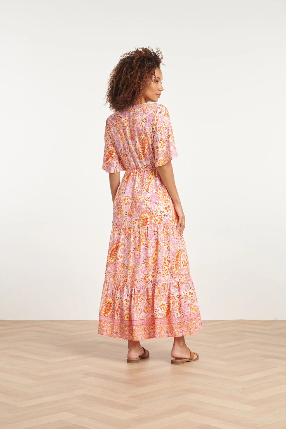 24014 Maxi Zomerjurk Met Paisley Print | White - Muticolour - Image 6