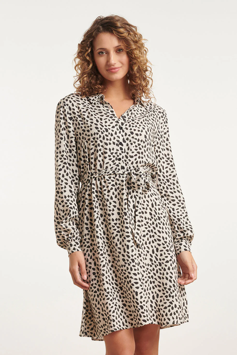 24028 Korte Shirtdress Met Dierenprint | Sand - Black