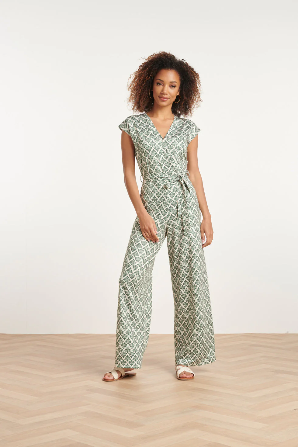 24033 Wikkelstijl Jumpsuit Met Ornament Print | Army - Off White - Image 3