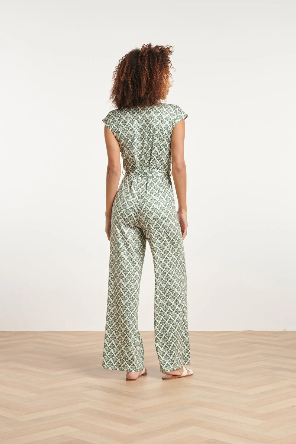 24033 Wikkelstijl Jumpsuit Met Ornament Print | Army - Off White - Image 6