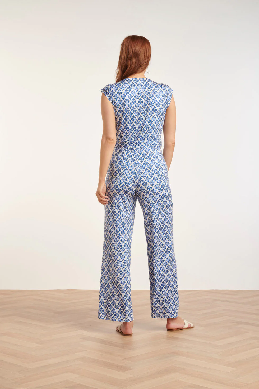 24033 Wikkelstijl Jumpsuit  Met Ornament Print | Cobalt - White - Image 5