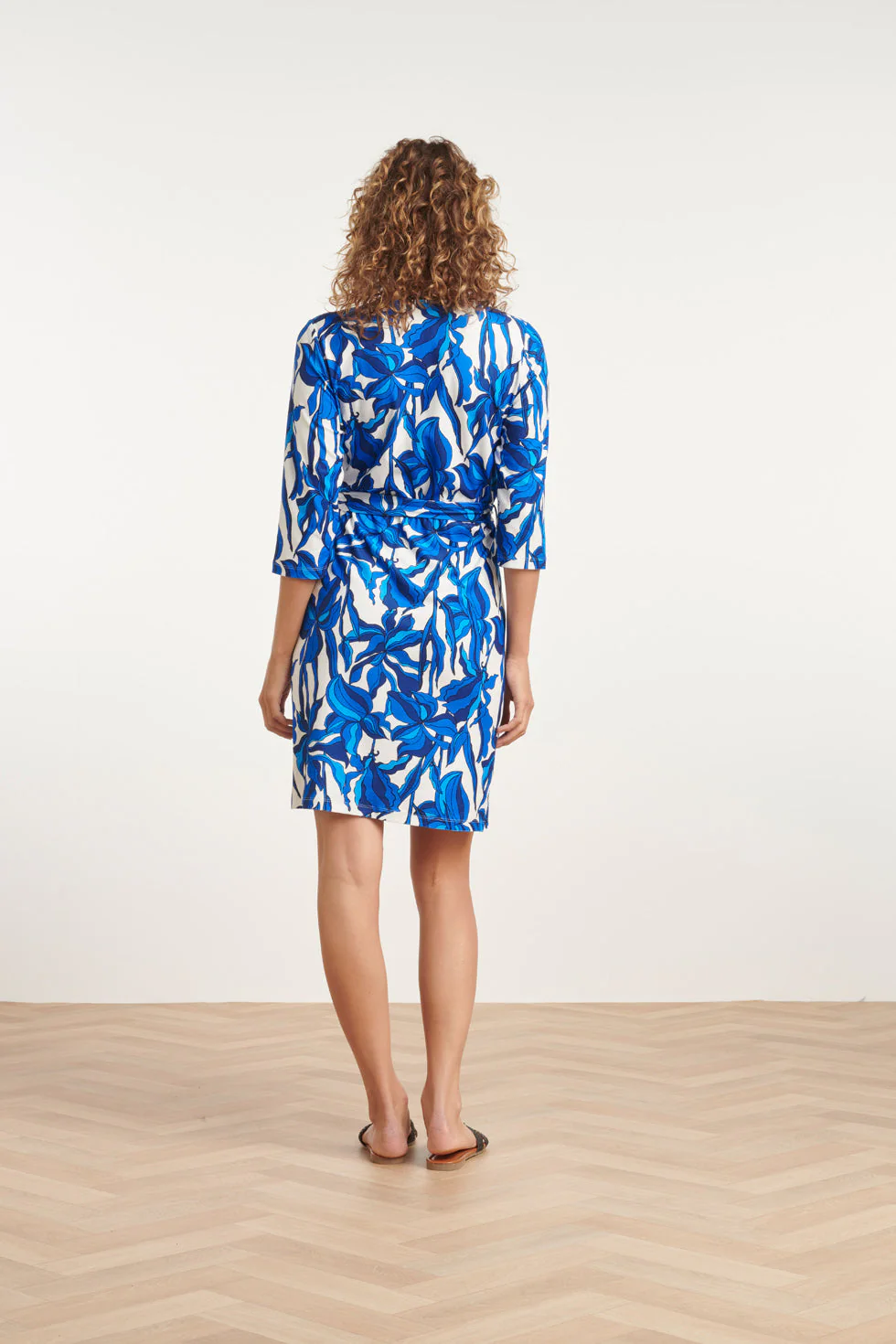 24051 Aansluitende Wrap Jurk Met Stretch | White - Blue - Image 6