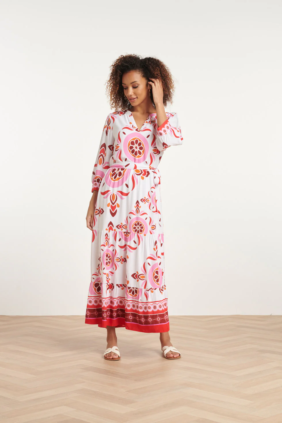 24053 Maxi Jurk Met Diepe V-Hals | White - Muticolour - Image 3
