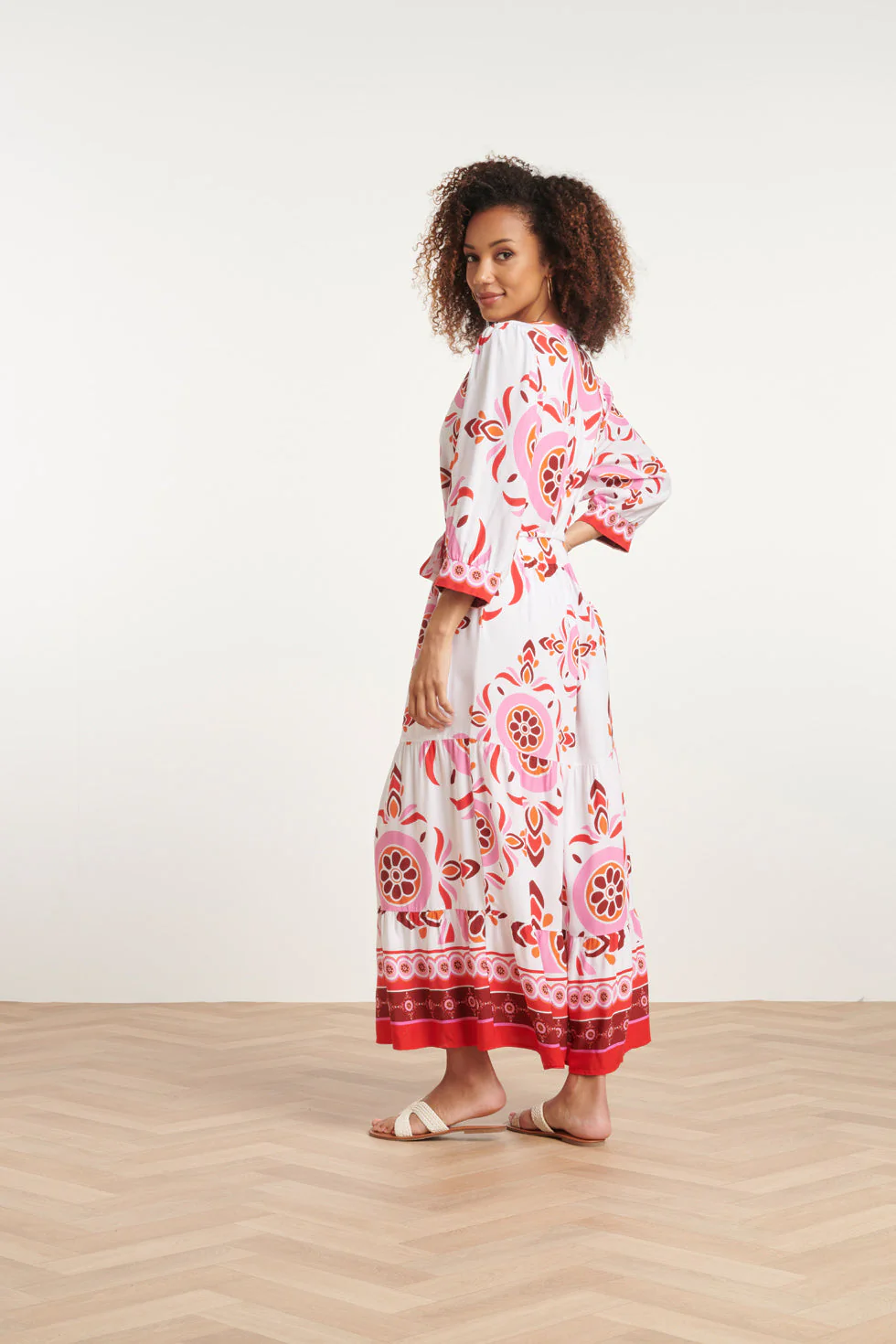 24053 Maxi Jurk Met Diepe V-Hals | White - Muticolour - Image 5