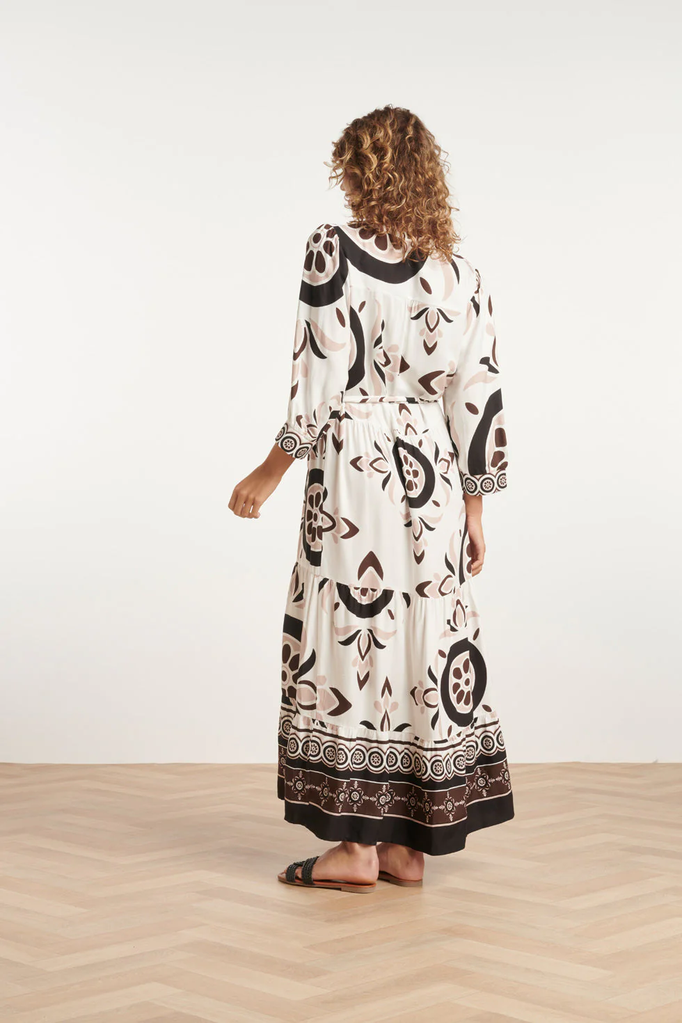 24055 Maxi Jurk Met Diepe V-Hals | White - Sand - Image 5