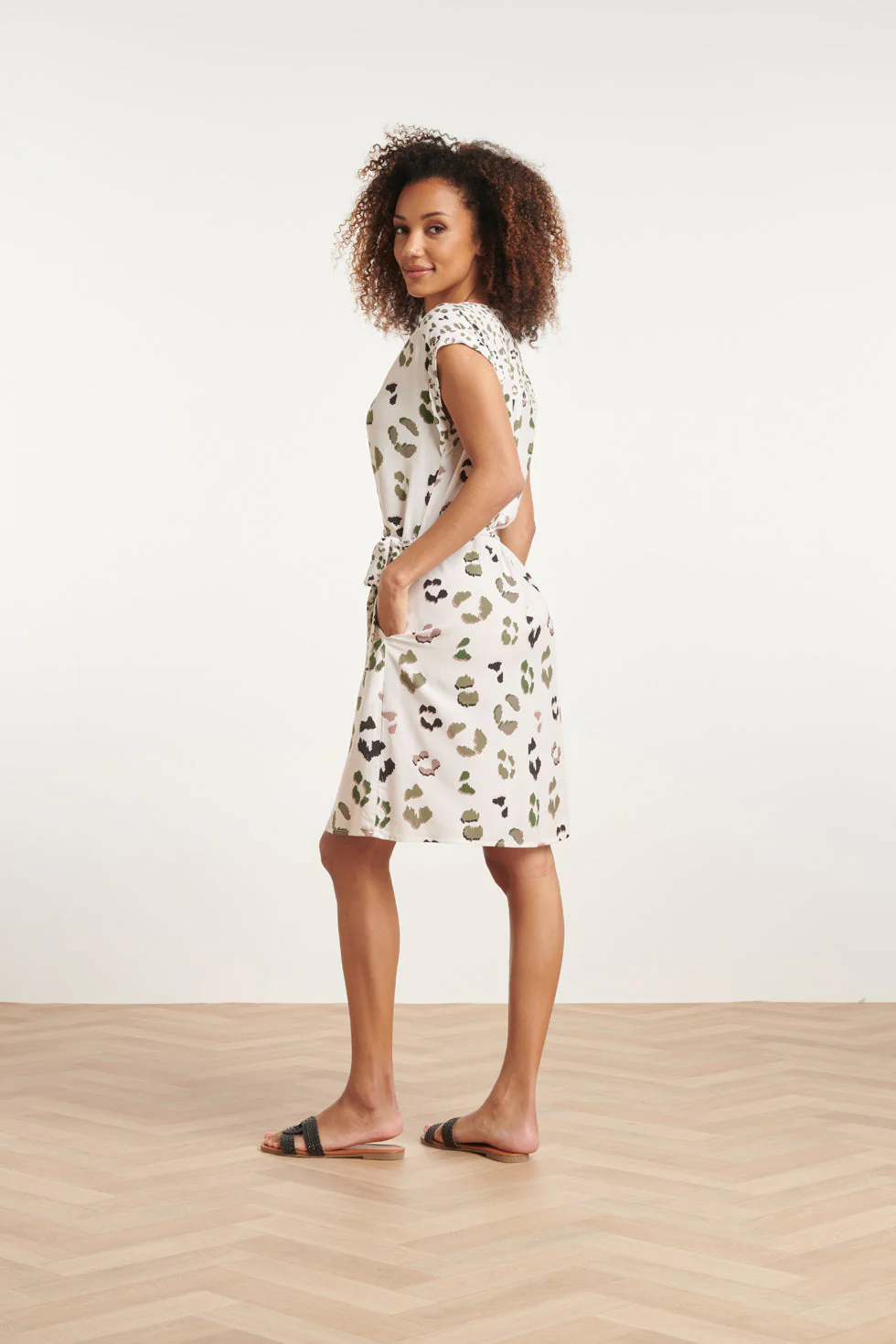 24065 Cheetah Print Jurk | Off White - Army - Image 5