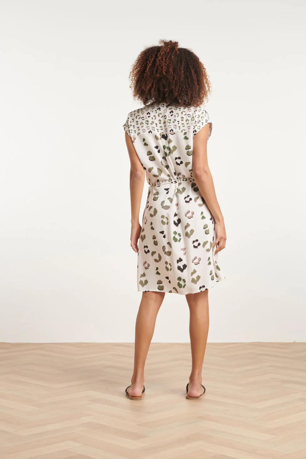24065 Cheetah Print Jurk | Off White - Army - Image 6
