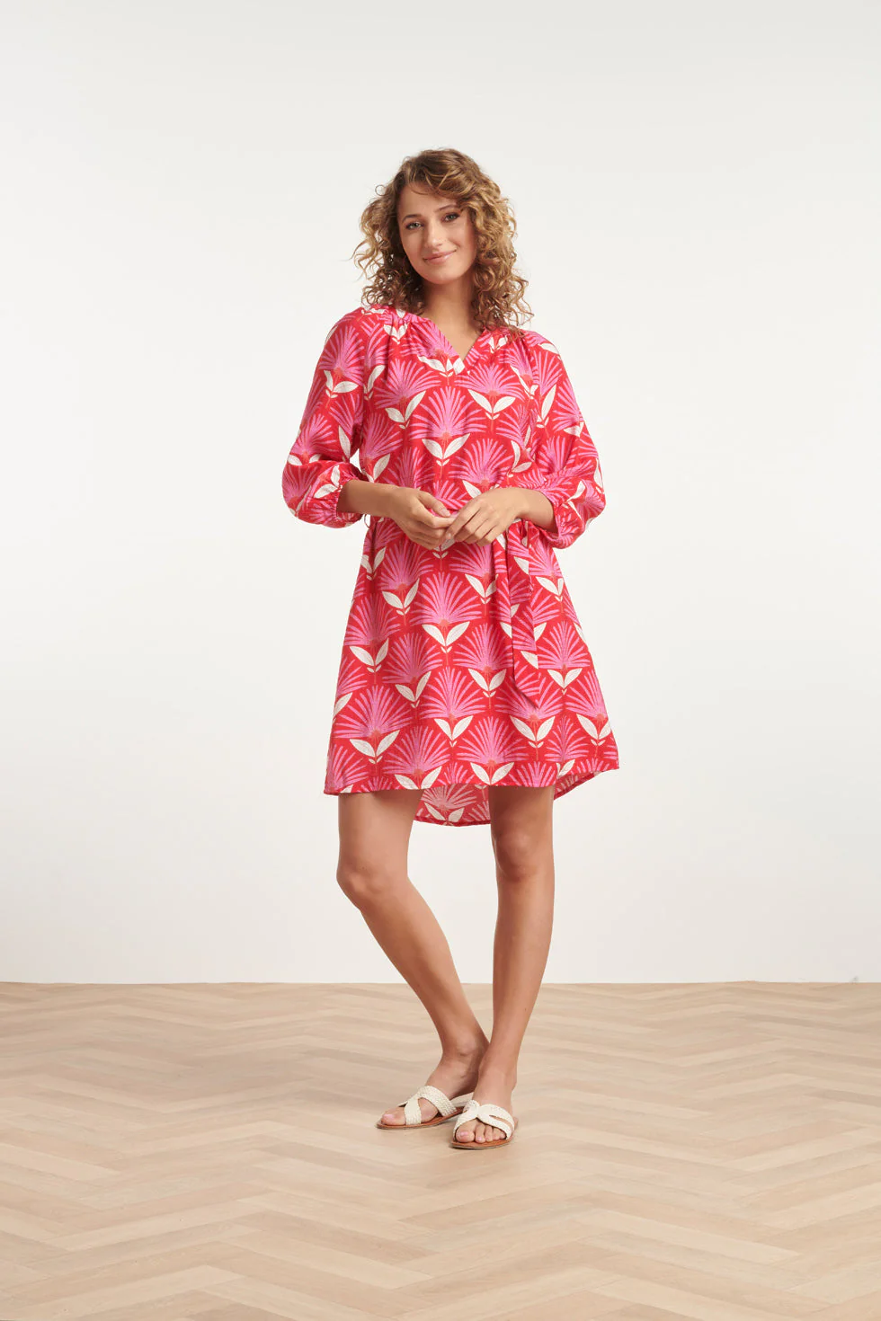 24067 Retro Bloemenprint Jurk Met Knielengte | Red - Pink - Image 3