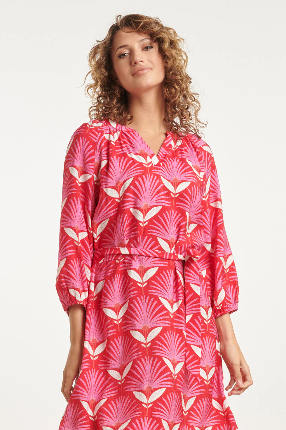 24067 Retro Bloemenprint Jurk Met Knielengte | Red - Pink - Image 4