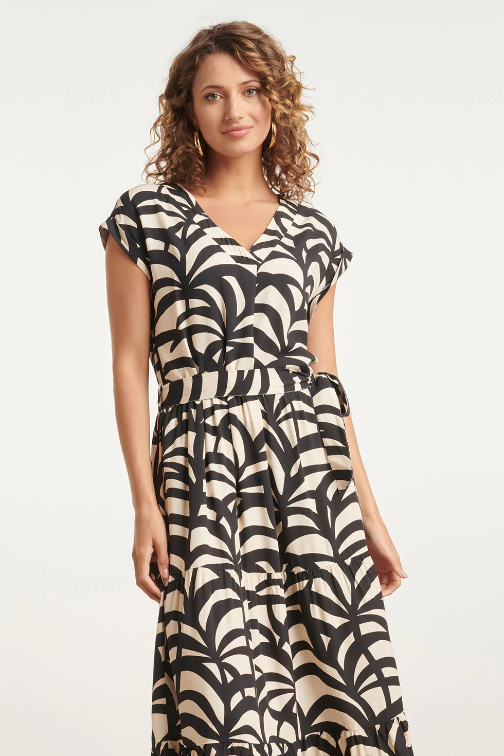 24073 Maxi Jurk Met Grafische Print | Black - Sand - Image 3