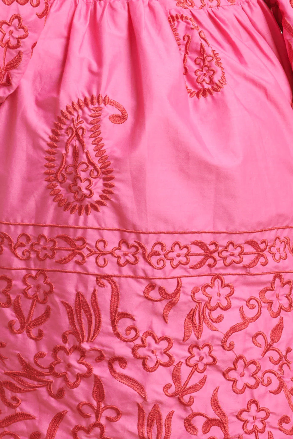 24077 Fuchsia Zomerjurk Met Paisley Borduurwerk | Pink - Red - Image 8