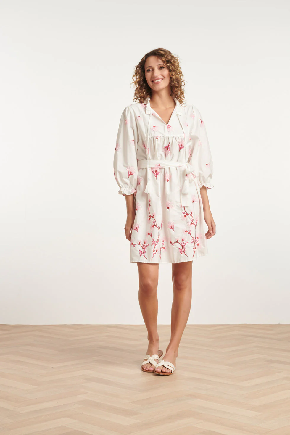 24081 Geborduurde Te Jurk Met Bloemmotief | White - Pink - Image 3