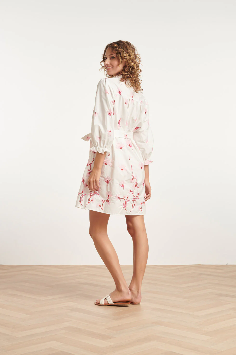 24081 Geborduurde Te Jurk Met Bloemmotief | White - Pink - Image 5