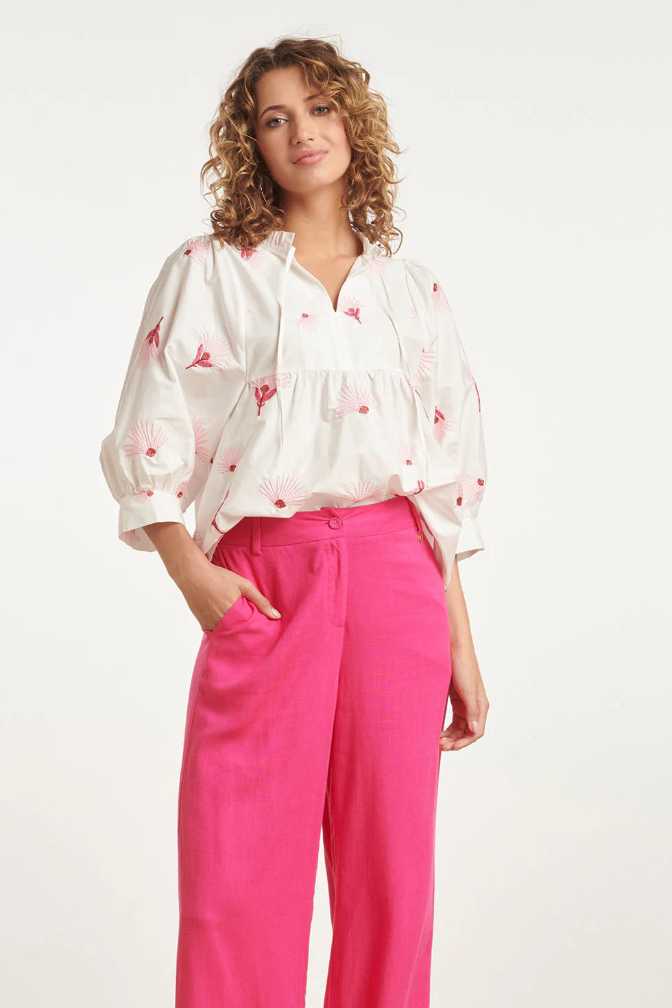 24082 Geborduurde Bloemen Top | White - Pink