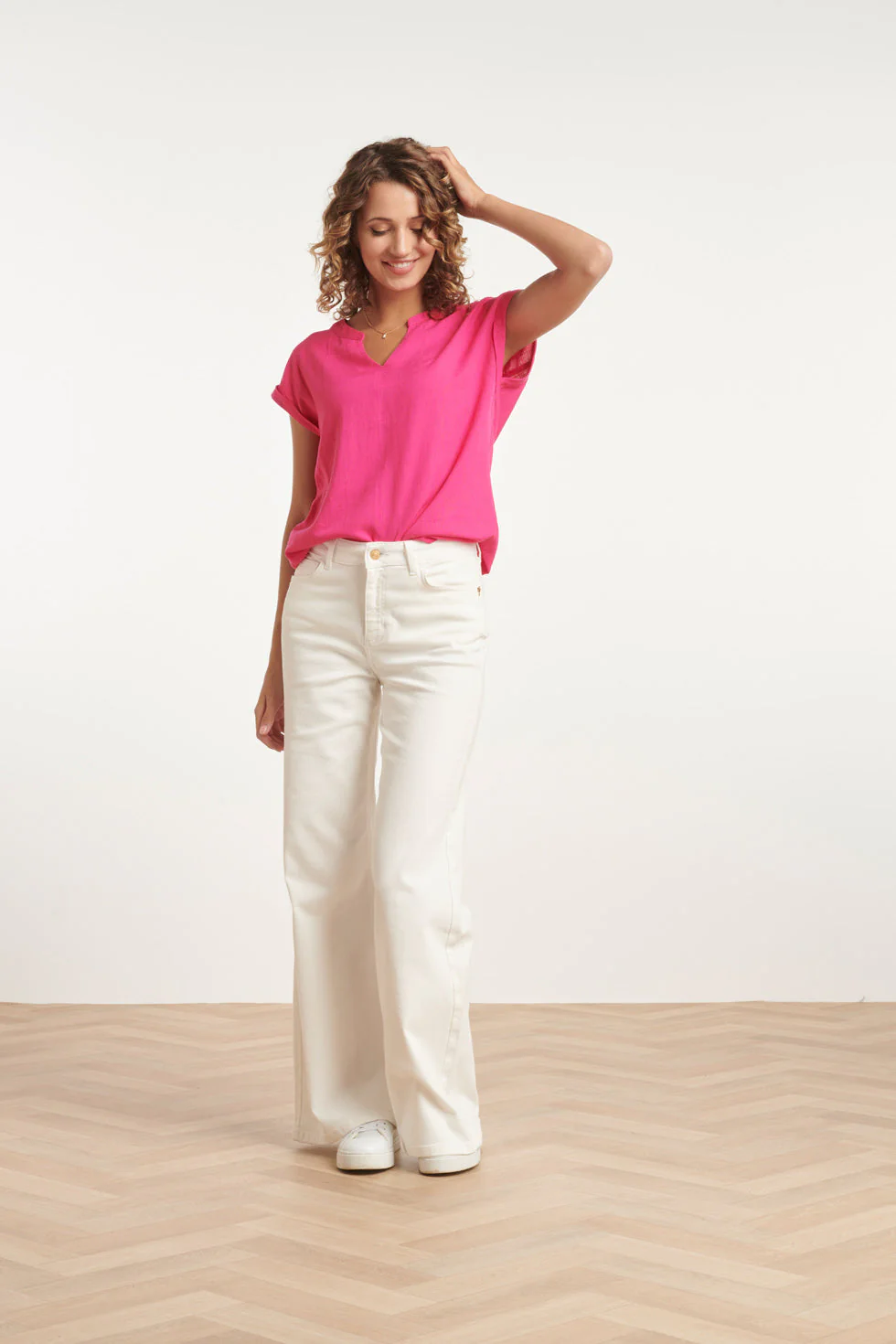 24086 Toplevendig Fuchsia Met V-Halsomslagmouwen | Fuchsia - Image 3