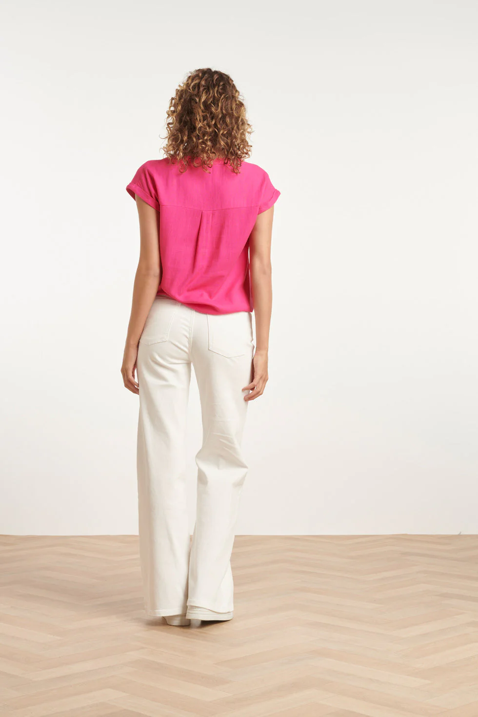 24086 Toplevendig Fuchsia Met V-Halsomslagmouwen | Fuchsia - Image 6