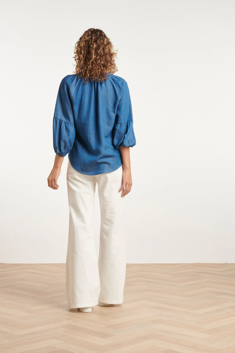 24095 Denim Look Top Met V-Halspofmouwen | Medium Blue Denim - Image 6