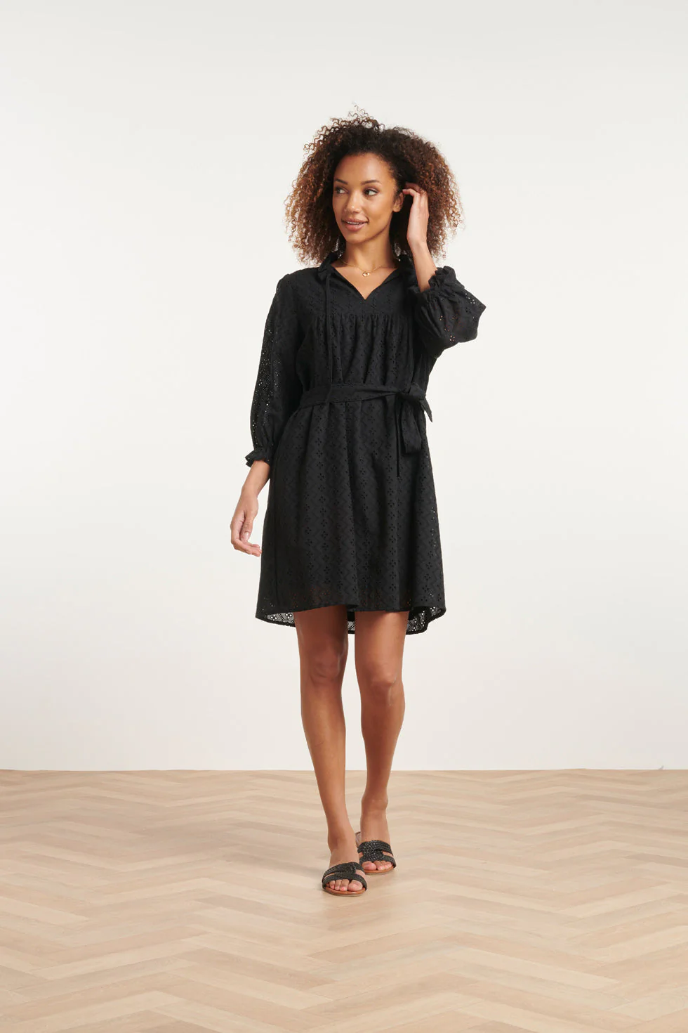 24097 Brie Anglaise Kort Jurkje | Black - Image 3