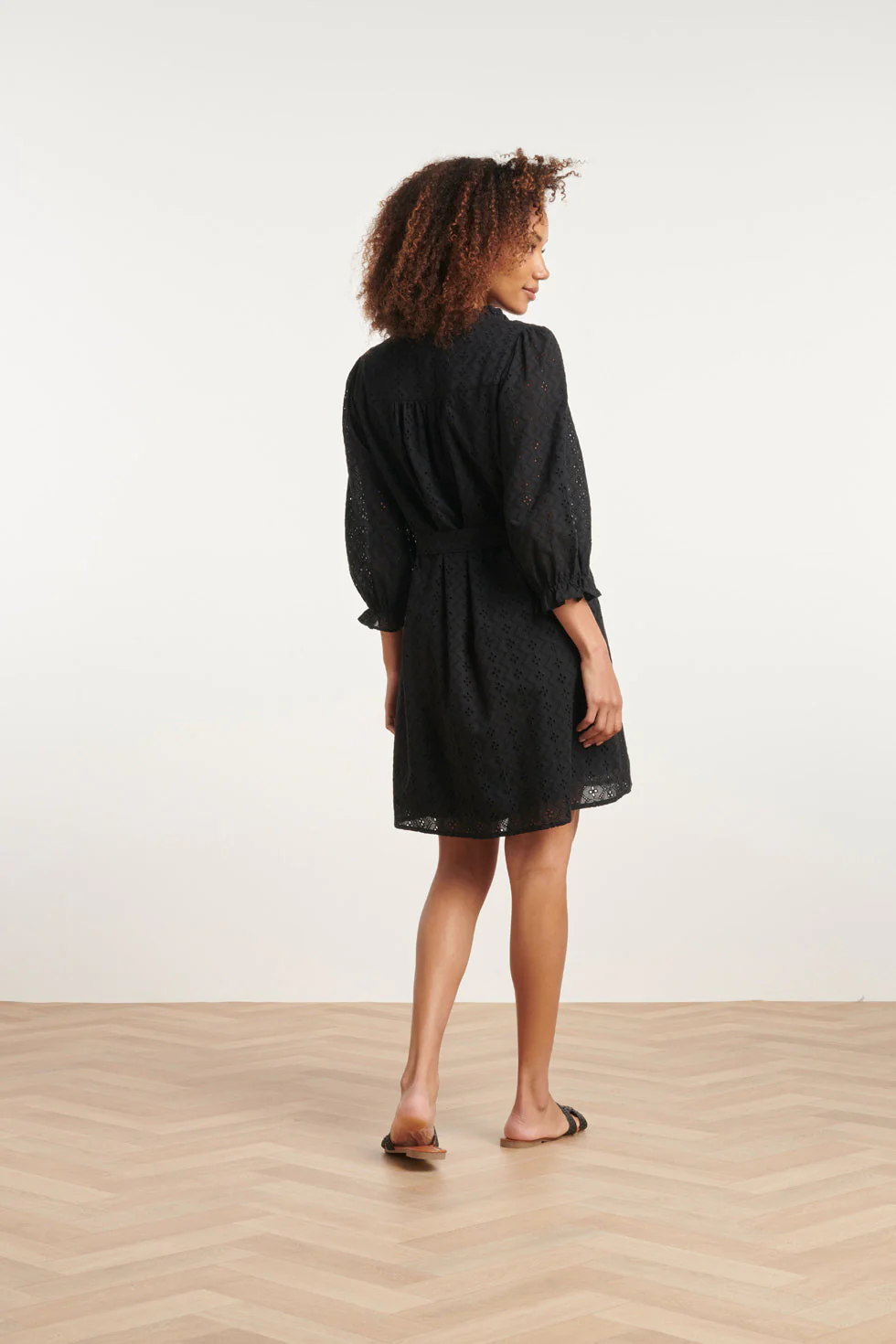 24097 Brie Anglaise Kort Jurkje | Black - Image 6