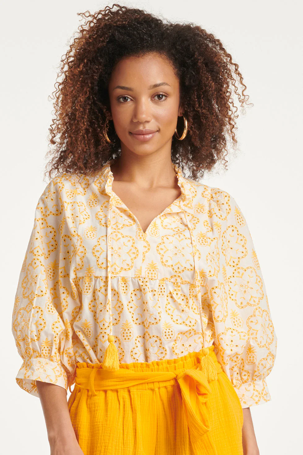 24107 Bloemen Top Met Brie Anglaisezonnig | White - Yellow - Image 3