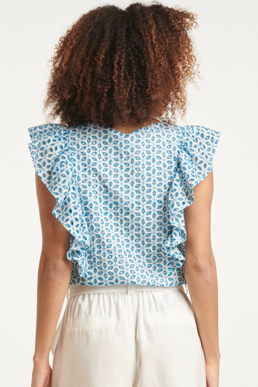 24109 Bloemen Brie Anglaise Zomer Top Met Ruches Hemels | White - Blue - Image 6