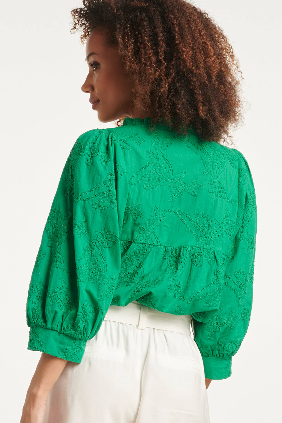24112 Bloemen Geborduurde Top Emerald | Green - Image 5