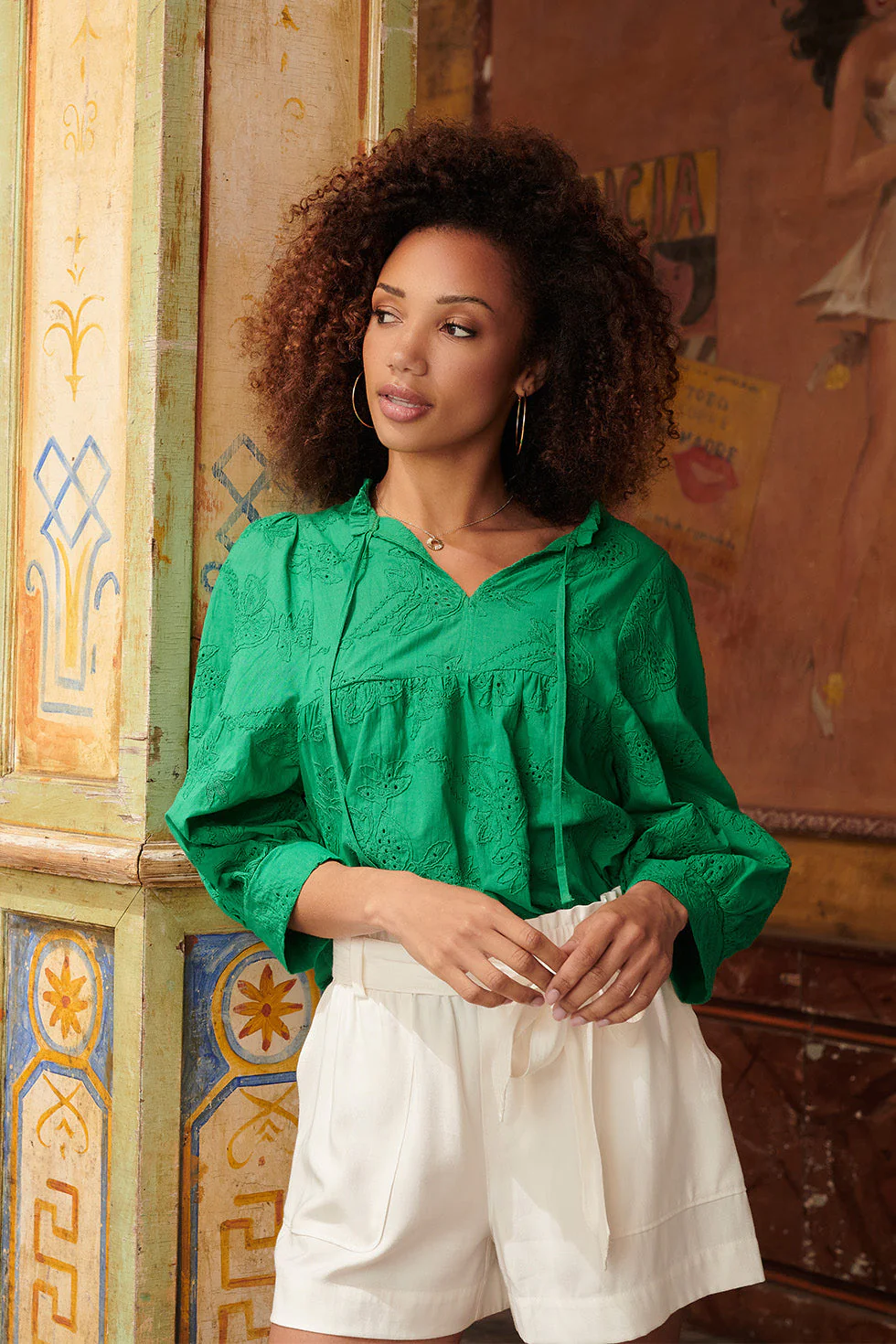 24112 Bloemen Geborduurde Top Emerald | Green - Image 7