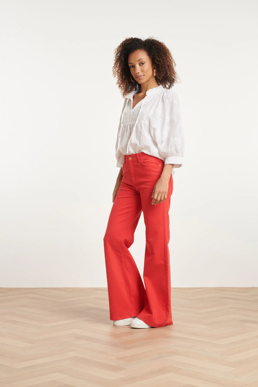 24112 Bloemen Geborduurde Top | White - Image 4