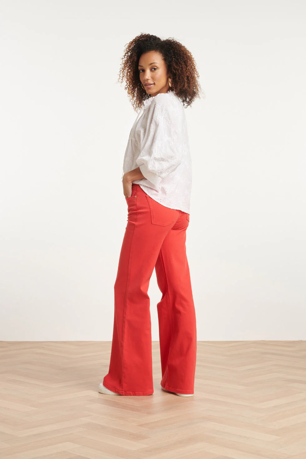 24112 Bloemen Geborduurde Top | White - Image 5