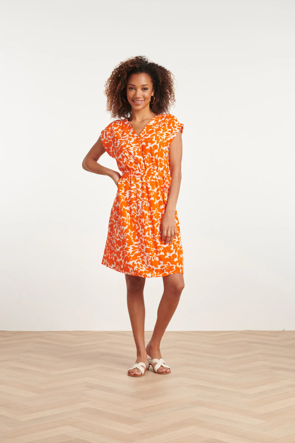 24137 Bladerprint Jurk | Off White - Orange - Image 3