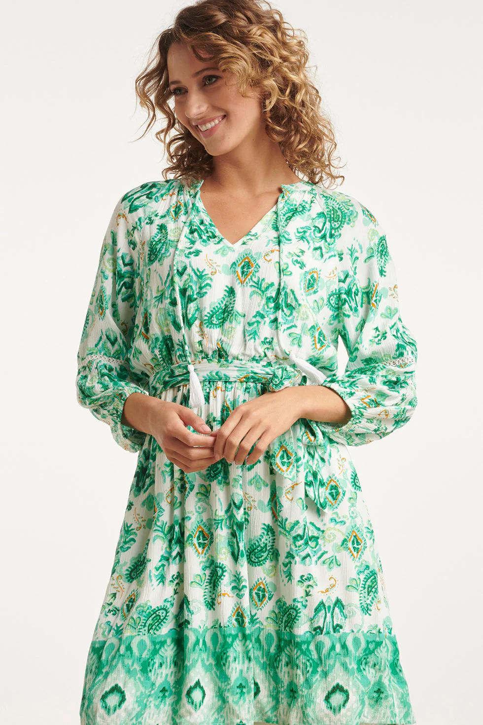 24140 Fris - Ornamentprint Jurk Met V-Hals | White - Muticolour - Image 4