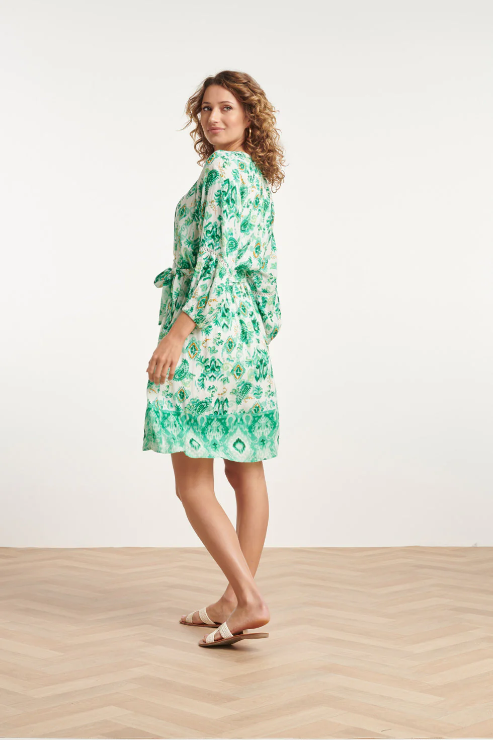 24140 Fris - Ornamentprint Jurk Met V-Hals | White - Muticolour - Image 5