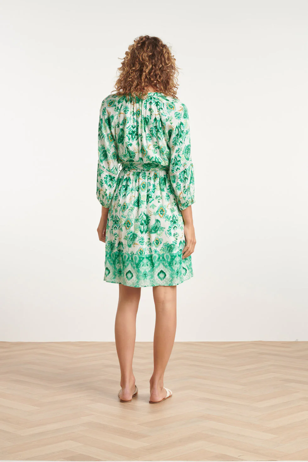 24140 Fris - Ornamentprint Jurk Met V-Hals | White - Muticolour - Image 6