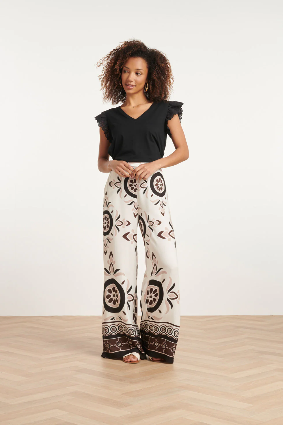 24170 Basic Top Met Brie Anglaise | Black - Image 4