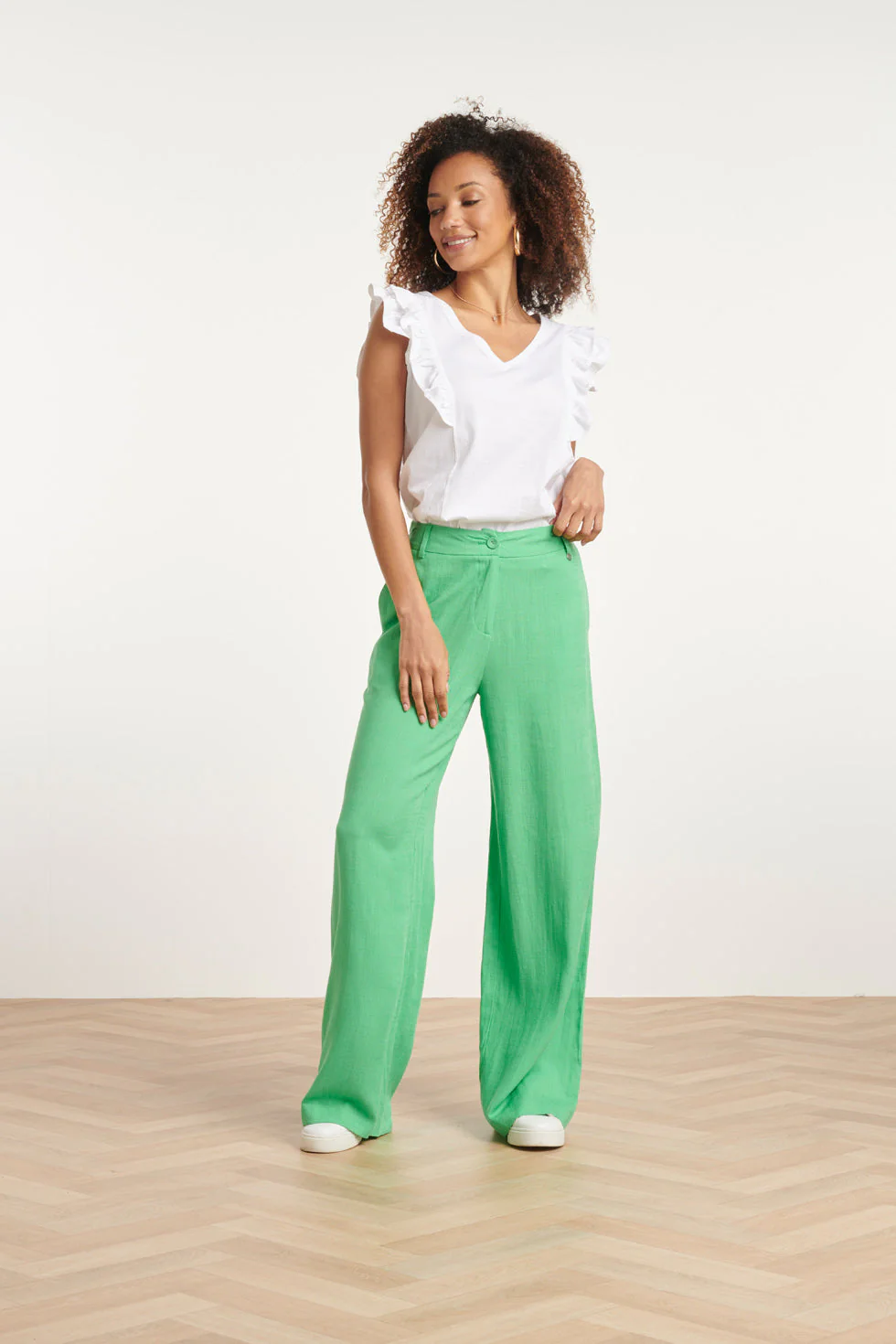 24171 Basic Te Top Met Speelse Dubbele Ruches | White - Image 4