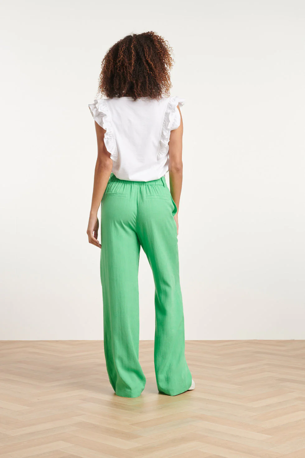 24171 Basic Te Top Met Speelse Dubbele Ruches | White - Image 6