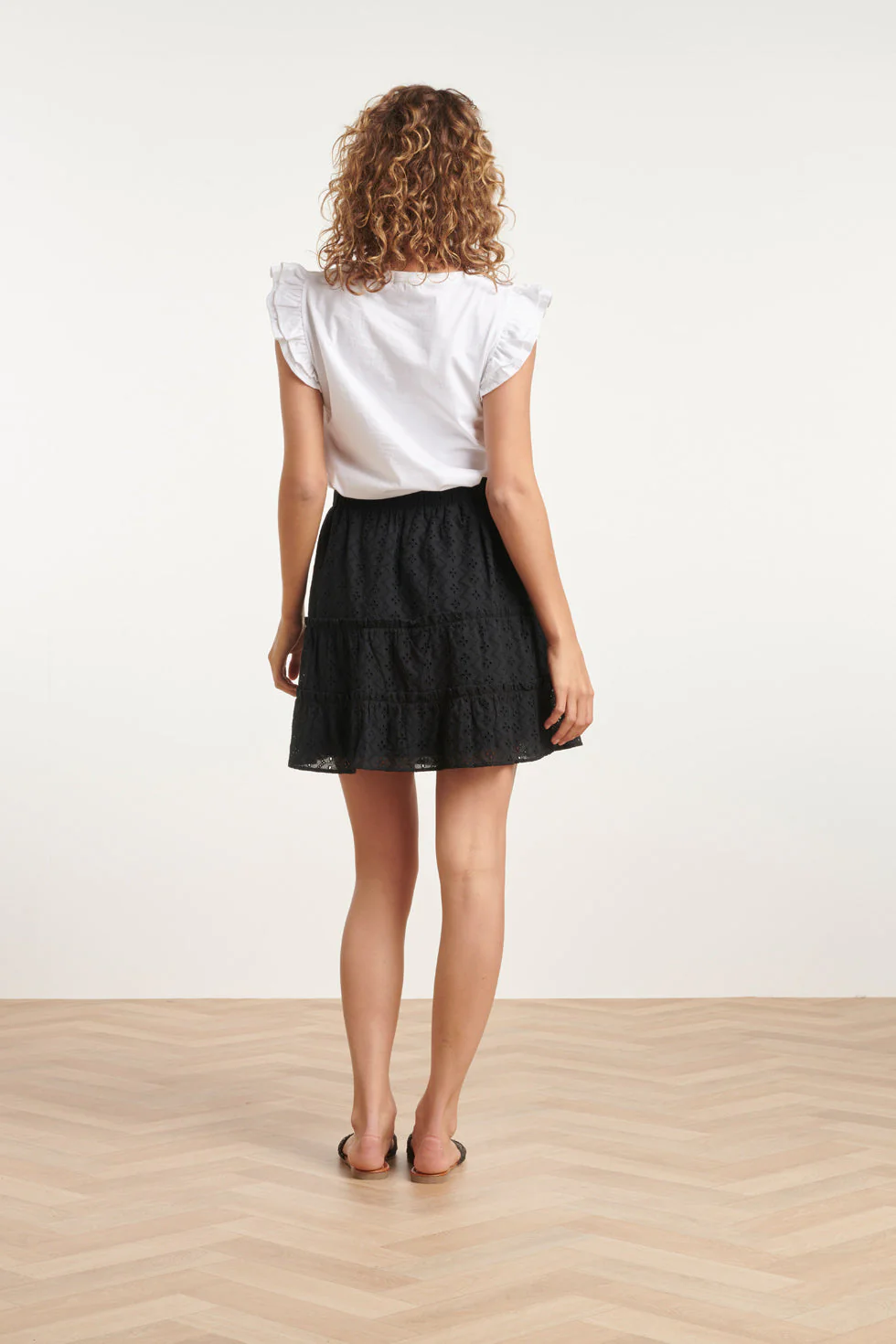 24175 Te Top Met Speelse Ruches Palmboom Borduursel | White - Black - Image 6