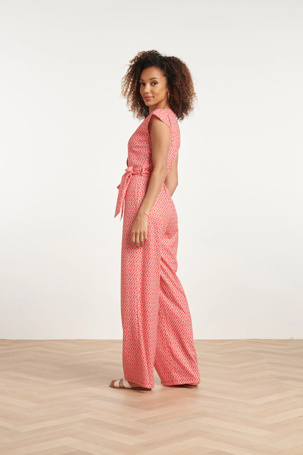 24178 Jumpsuitwikkelontwerp Met Bloemenprint | Red - White - Image 5