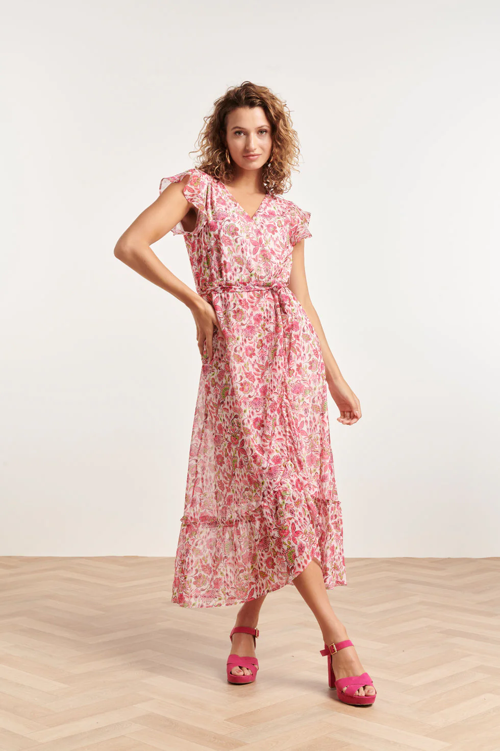 24307 Wikkelstijl Maxi Jurk Van Chiffon Met Fuchsialime Bloemenprint | White - Muticolour - Image 3
