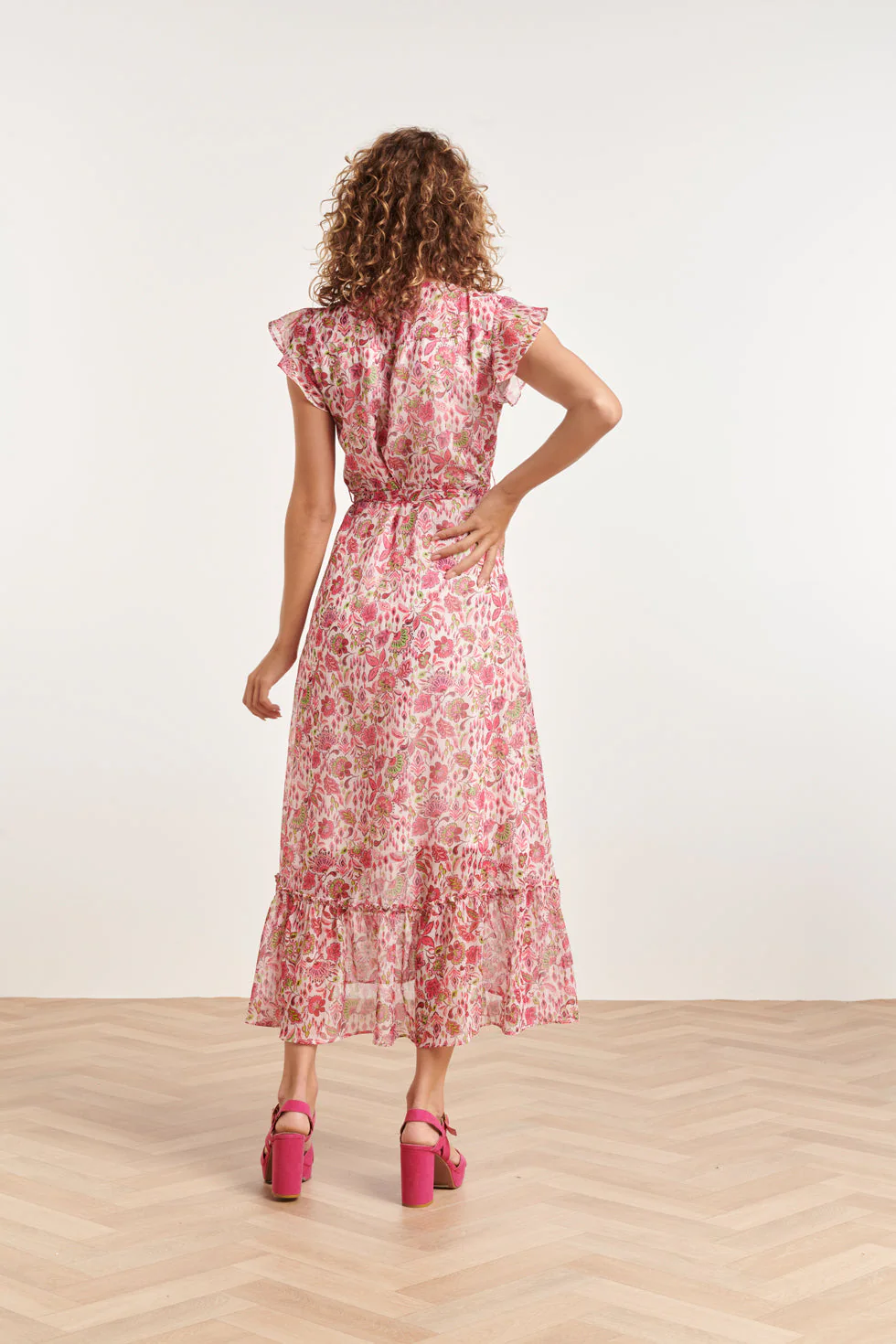24307 Wikkelstijl Maxi Jurk Van Chiffon Met Fuchsialime Bloemenprint | White - Muticolour - Image 6