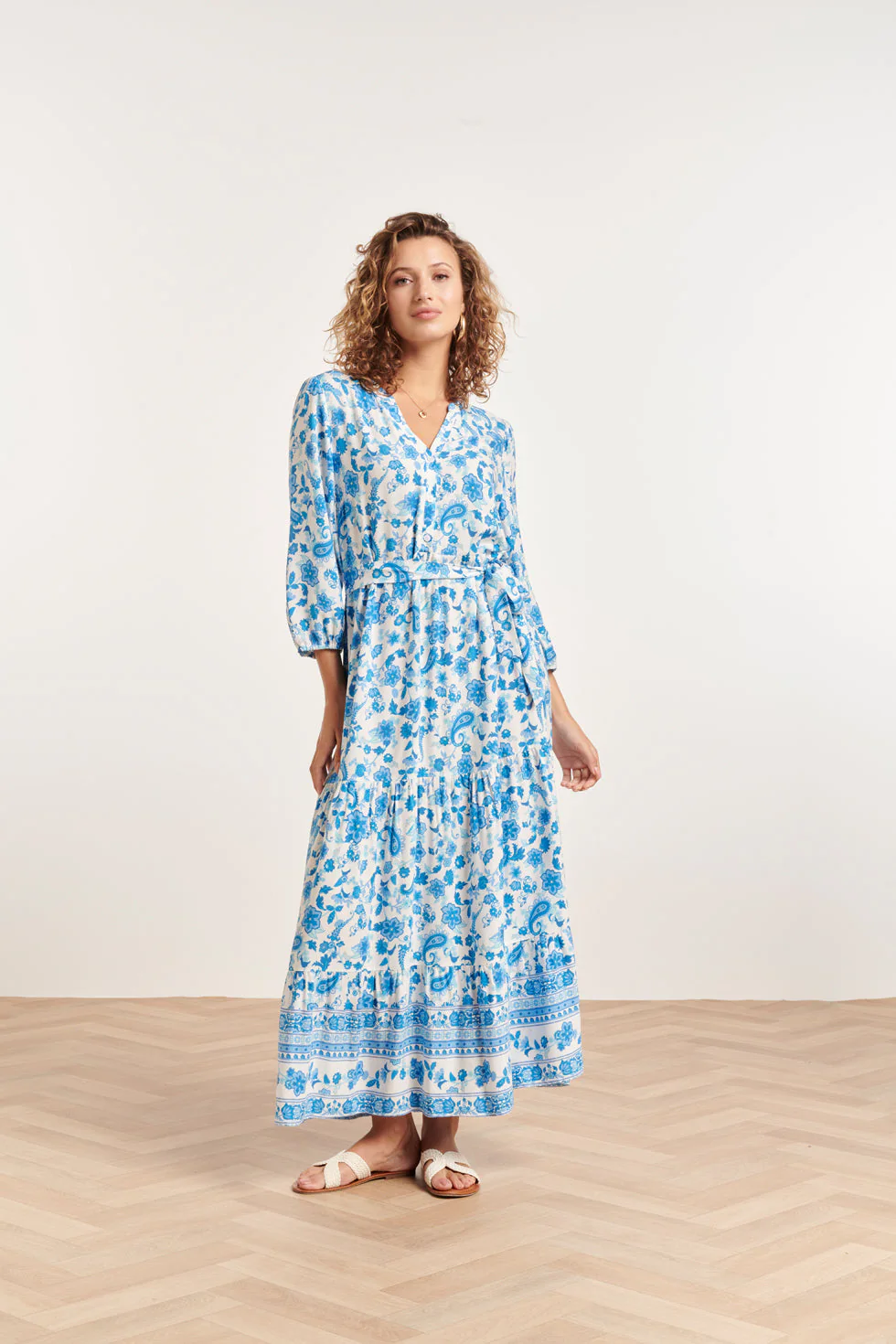 24314 Prachtige  Bloemen Paisley Maxi Jurk | White - Blue