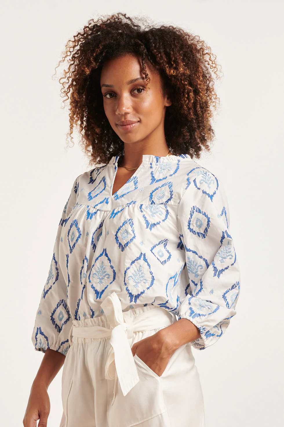 24340 Katoenen Geborduurde Fashion Top | White - Blue - Image 4