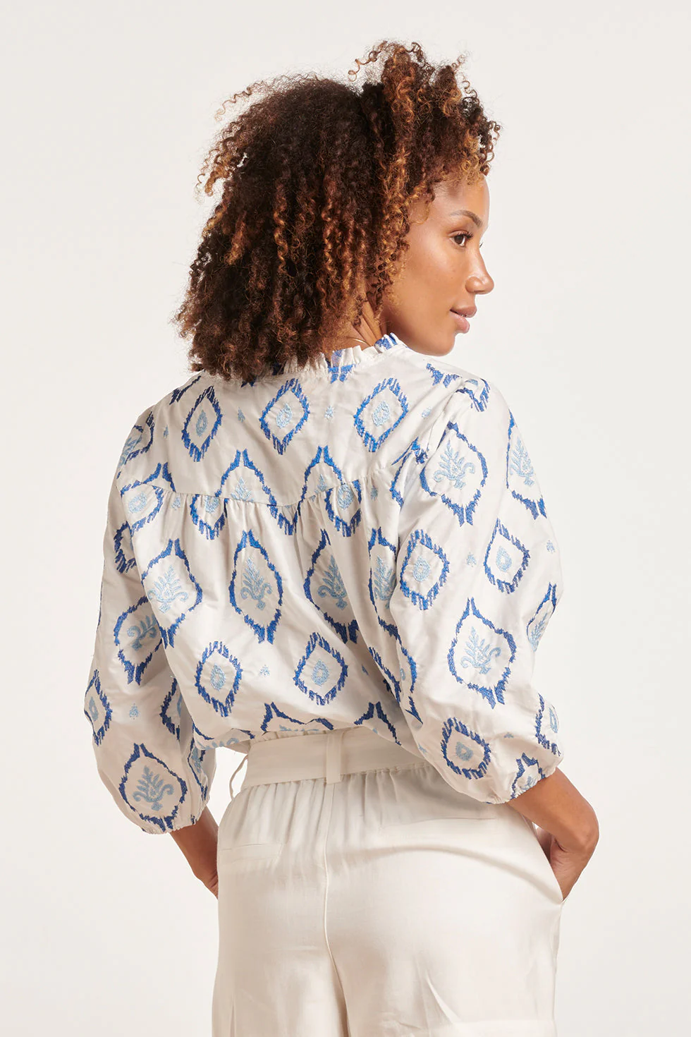 24340 Katoenen Geborduurde Fashion Top | White - Blue - Image 6