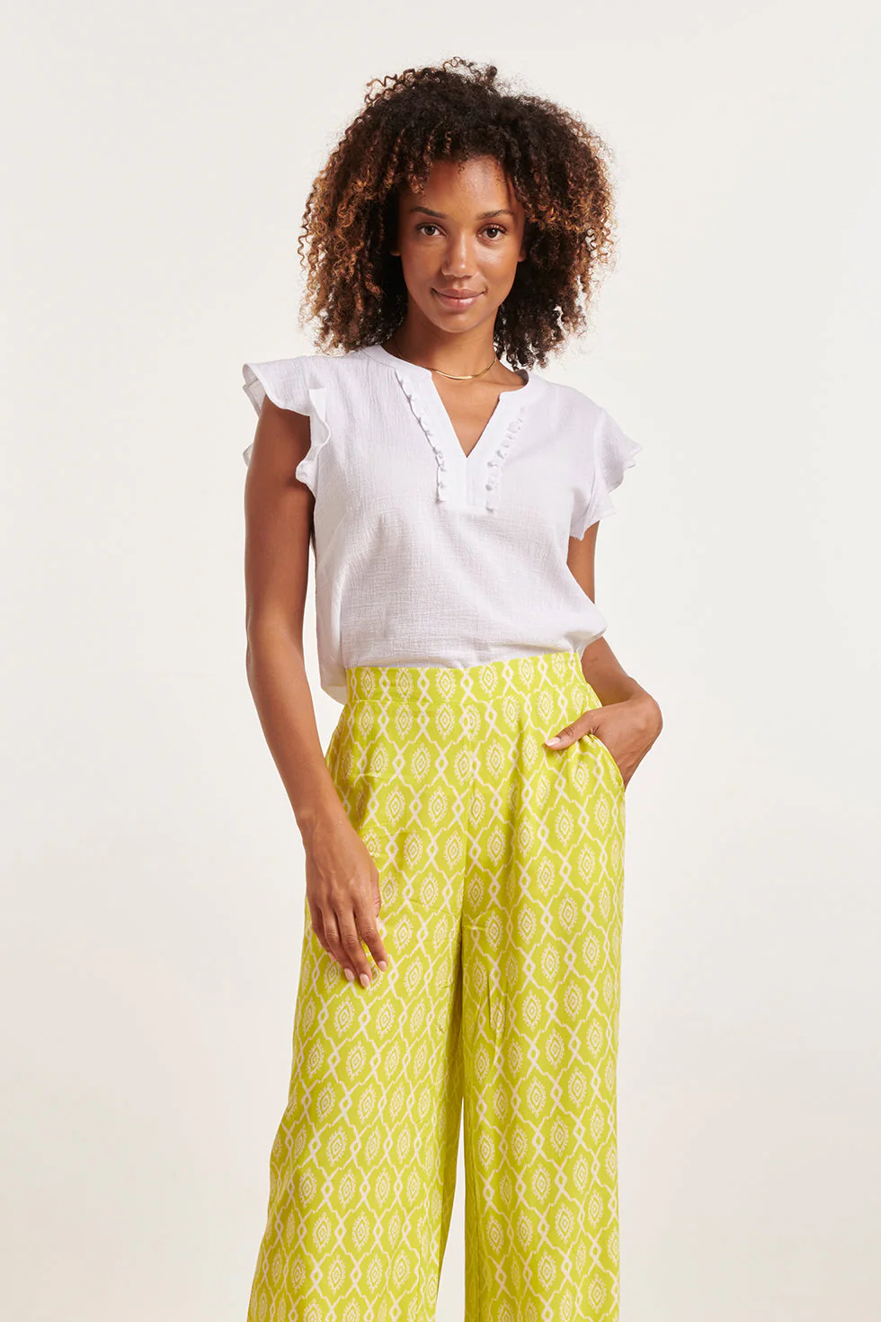 24359 Dames Korte Ruffle Mouw Te Top | White