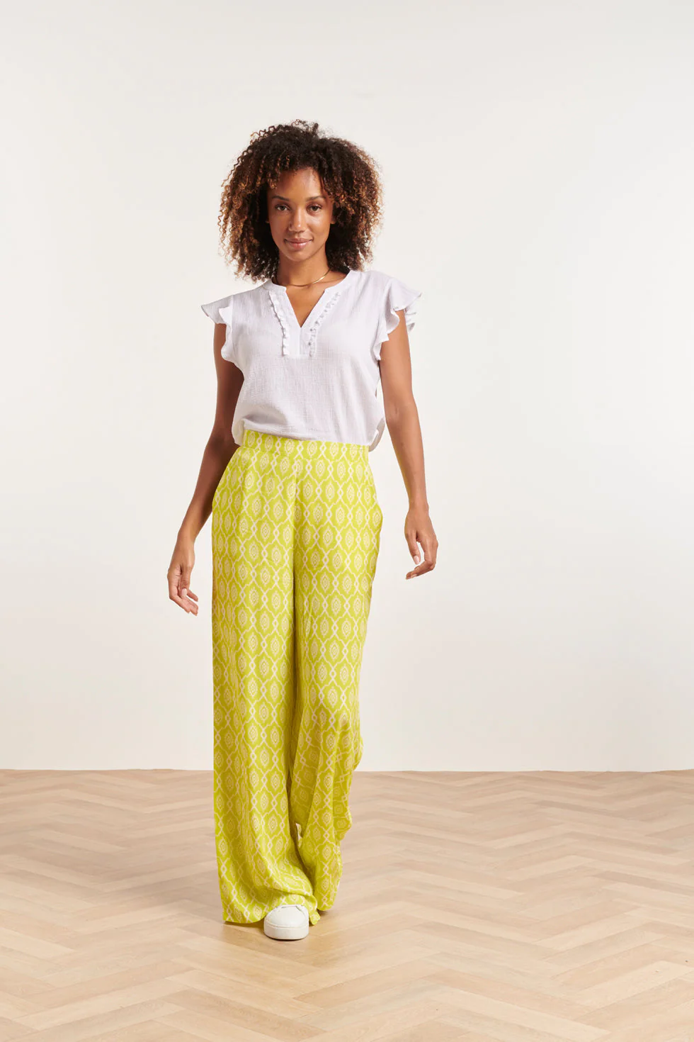 24359 Dames Korte Ruffle Mouw Te Top | White - Image 3