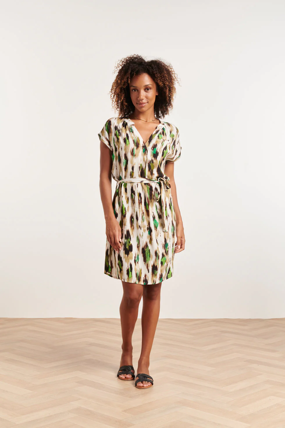 24364 Dames Te Jurk Met  Dieren Print | Off White - Muticolour - Image 3