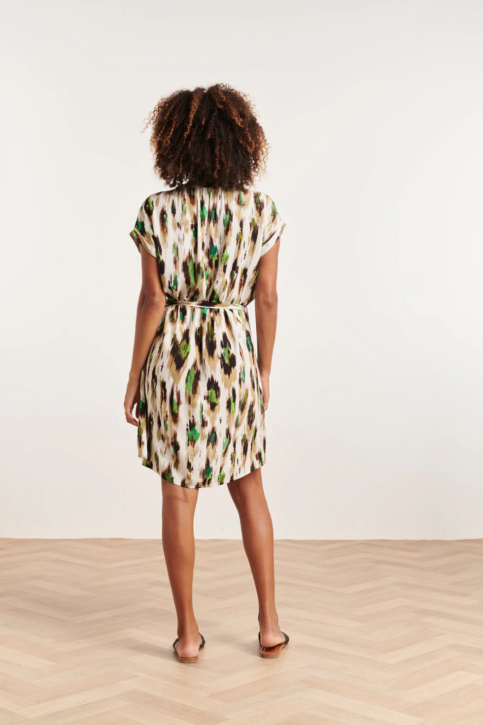 24364 Dames Te Jurk Met  Dieren Print | Off White - Muticolour - Image 6